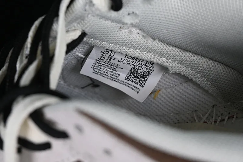 All categories Nk SB Dunk Series Nk SB Dunk Low low-top sneakers Cost-effective version Nk SB Dunk Low triple overlap hook SB low-top sports and leisure sneakers DO9457-104